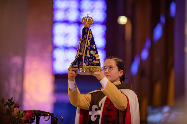 Homenagem a Nossa Senhora Aparecida, Rainha do Brasil