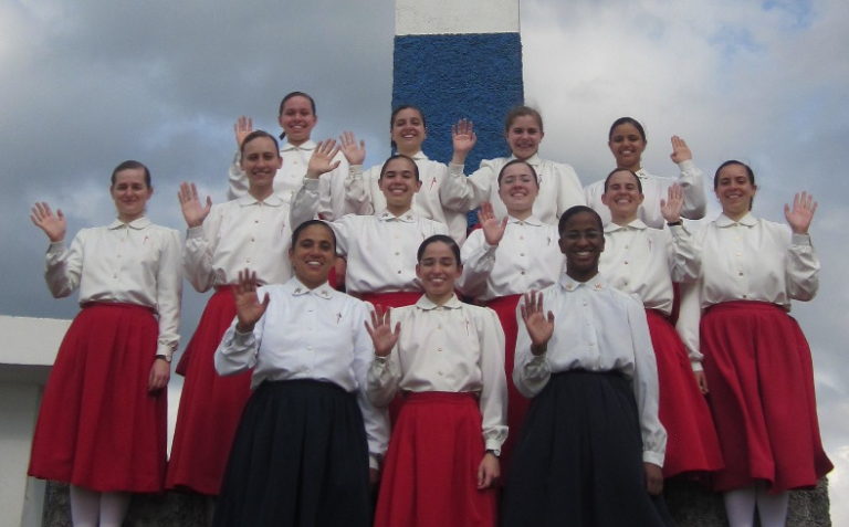 Alegre visita à Nossa Senhora… da Pedra!