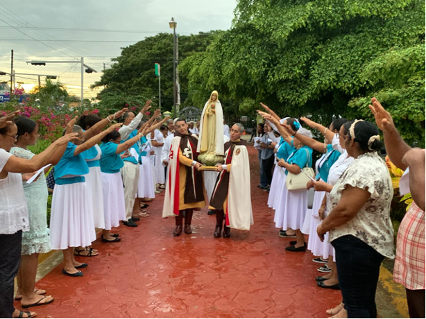 Regina Virginum em Republica Dominicana